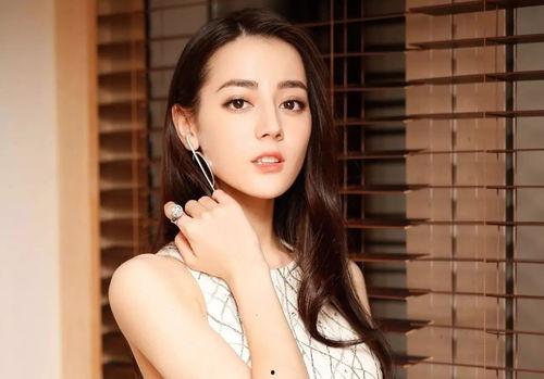 娱乐圈爆料女主角小说推荐,揭秘爆红女主角背后的秘密  第3张